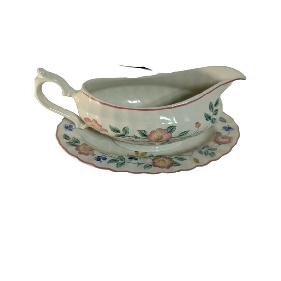 ChurchHill  Briar Rose Pattern Gravy Boat & Matching Drip Plate  Staffordshire‎ - Picture 1 of 10